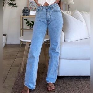 Abercrombie and Fitch The 90’s Relaxed Light Wash Women Jeans 24/00R